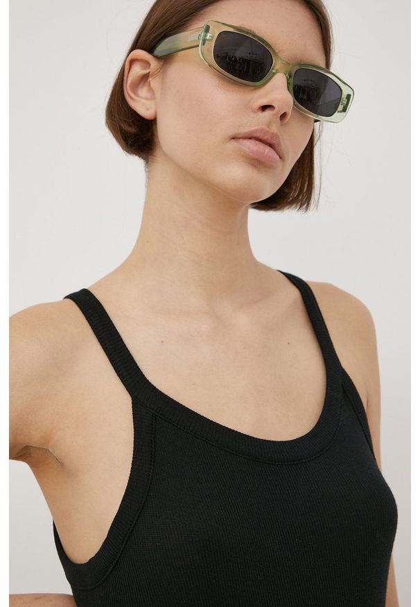 Roxy top damski kolor czarny. Kolor: czarny. Materiał: dzianina. Długość rękawa: na ramiączkach. Wzór: gładki, prążki