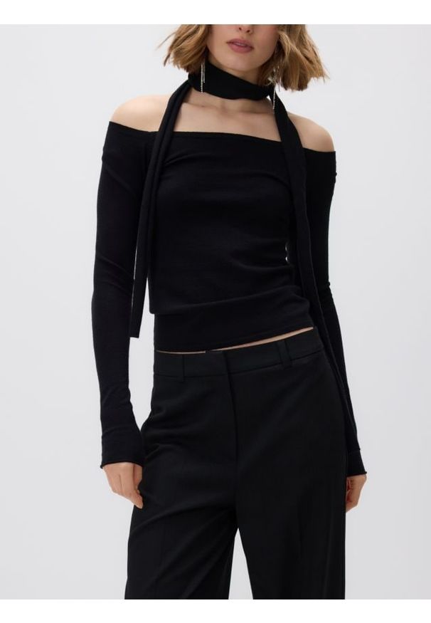 Reserved - Sweter z szalem - czarny. Kolor: czarny. Materiał: dzianina, wiskoza