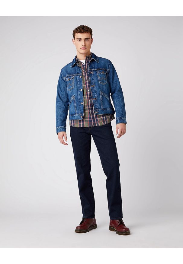 Wrangler - MĘSKA KOSZULA MATERIAŁOWA WRANGLER LS 1PKT SHIRT DUSTY OLIVE W5A14MX45 112141415. Materiał: materiał