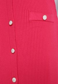 Born2be - Fuksjowa Sweterkowa Sukienka Midi z Trójkątnym Dekoltem Rosenna. Kolor: różowy. Materiał: tkanina, dzianina. Styl: klasyczny. Długość: midi #7