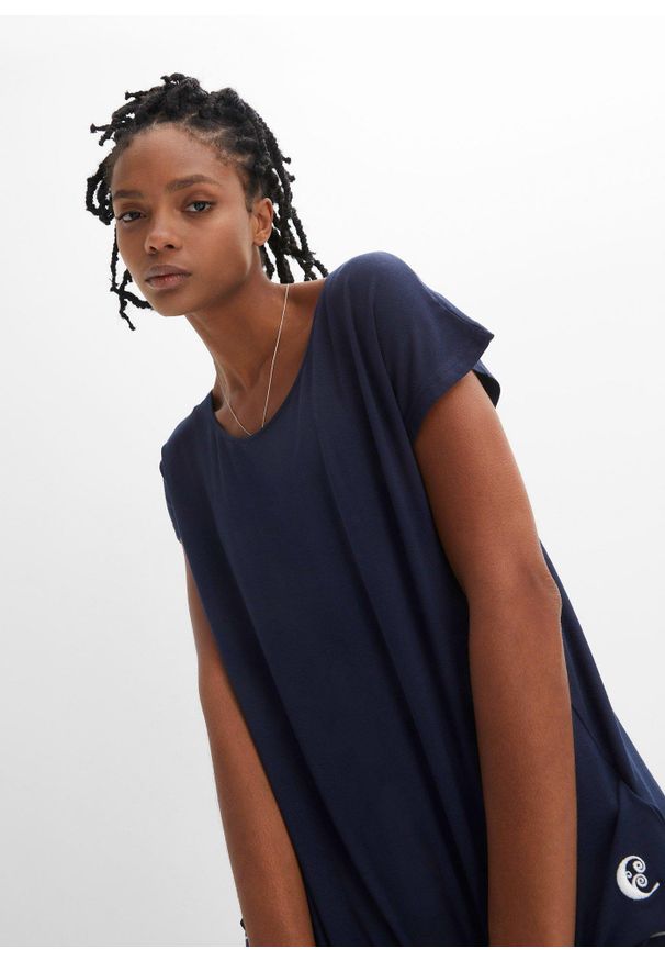 bonprix - Długi T-shirt z miękkiej mieszanki wiskozy. Kolor: niebieski. Materiał: wiskoza. Długość: długie