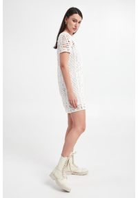 Twinset Milano - Sukienka szydełkowa TWINSET. Materiał: bawełna, dzianina. Długość rękawa: na ramiączkach. Wzór: aplikacja. Typ sukienki: proste. Długość: mini #4