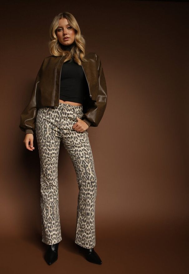 Renee - Panterkowe Jeansy Typu Dzwony z Bawełny High Waist Soparae. Okazja: na co dzień. Stan: podwyższony. Wzór: motyw zwierzęcy. Styl: casual