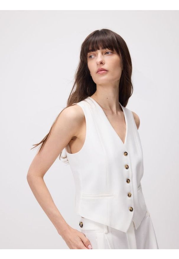 Reserved - Kamizelka z dodatkiem wiskozy - biały. Kolor: biały. Materiał: wiskoza