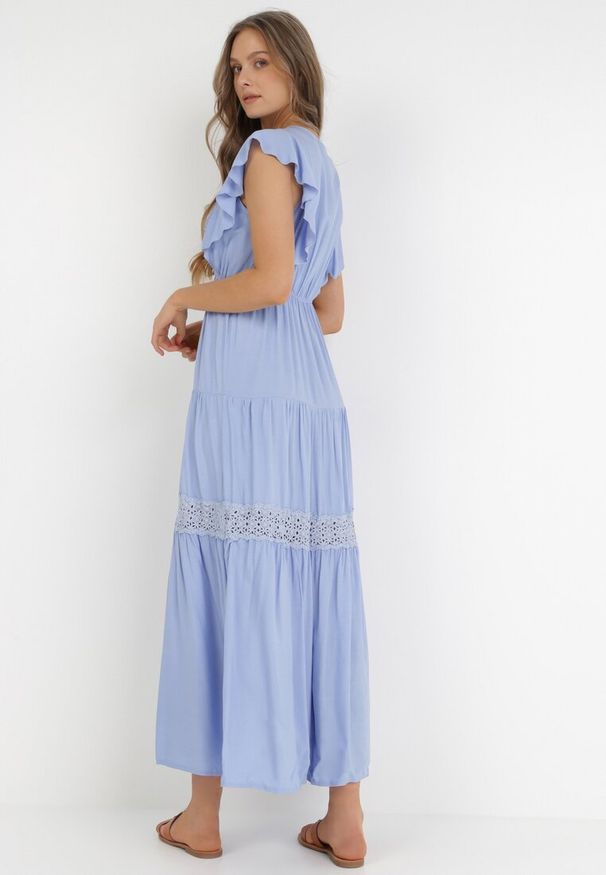 Born2be - Niebieska Sukienka Cileis. Typ kołnierza: kołnierz z falbankami. Kolor: niebieski. Materiał: wiskoza, koronka. Długość rękawa: krótki rękaw. Wzór: geometria. Długość: maxi