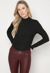 Born2be - Czarna Bluzka Golf Typu Longsleeve Altera. Okazja: do pracy, na co dzień. Typ kołnierza: golf. Kolor: czarny. Materiał: jeans. Długość rękawa: długi rękaw. Styl: casual, elegancki #7