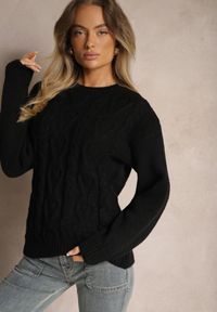 Renee - Czarny Sweter z Wełną Ozdobnym Splotem i Ściągaczem Nariae. Okazja: na co dzień. Kolor: czarny. Materiał: wełna. Długość rękawa: długi rękaw. Długość: długie. Wzór: ze splotem. Styl: casual, elegancki #5