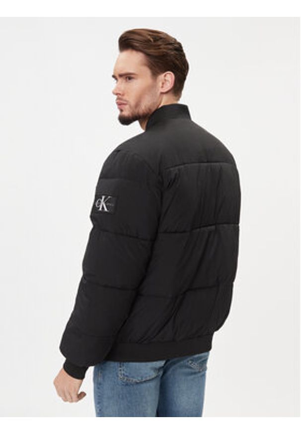 Calvin Klein Jeans Kurtka przejściowa J30J324072 Czarny Regular Fit. Kolor: czarny. Materiał: syntetyk