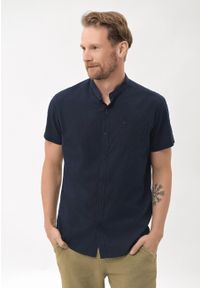 Volcano - Koszula ze stójką, Slim Fit, C-IBERO. Okazja: na co dzień. Typ kołnierza: kołnierzyk stójkowy. Kolor: niebieski. Materiał: jeans, tkanina, materiał, bawełna. Długość rękawa: krótki rękaw. Długość: krótkie. Styl: klasyczny, casual, elegancki