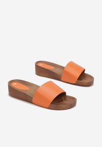 Renee - Pomarańczowe Klapki Morven. Nosek buta: okrągły. Kolor: pomarańczowy. Materiał: guma. Wzór: gładki. Obcas: na koturnie #4