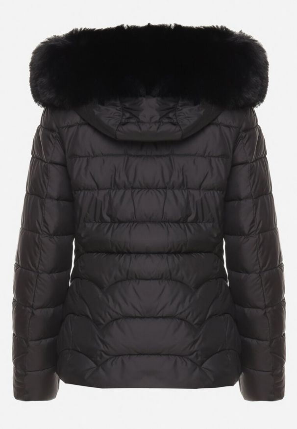 Born2be - Czarna Pikowana Kurtka z Odpinanym Kapturem i Futrzaną Podszewką Reandira. Okazja: na co dzień, na spacer. Kolor: czarny. Materiał: futro. Styl: elegancki, casual