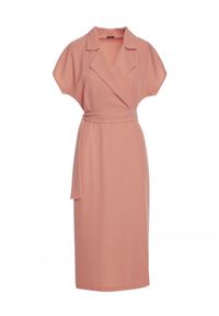 Stylove - Elegancka sukienka z kołnierzem różana. Okazja: na co dzień. Kolor: czarny, różowy, fioletowy. Materiał: tkanina, elastan, guma. Typ sukienki: ołówkowe, kopertowe, proste. Styl: elegancki. Długość: midi