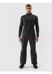 4f - Spodnie narciarskie z szelkami membrana 8000 męskie - czarne. Kolor: czarny. Materiał: syntetyk, materiał, tkanina, poliester. Wzór: gładki. Sezon: zima. Sport: narciarstwo