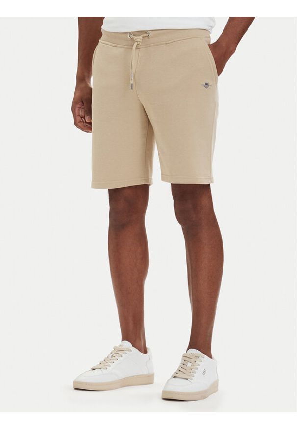 GANT - Gant Szorty sportowe 2009027 Beżowy Regular Fit. Kolor: beżowy. Materiał: bawełna. Styl: sportowy