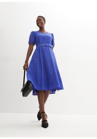 bonprix - Sukienka lniana z paskiem i ażurowym haftem. Kolor: niebieski. Materiał: len. Wzór: ażurowy, haft. Styl: elegancki