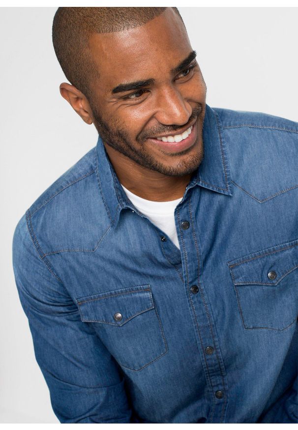 bonprix - Koszula dżinsowa z czystej bawełny organicznej, slim fit. Kolor: niebieski. Materiał: bawełna. Długość rękawa: długi rękaw. Długość: długie