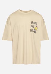 Born2be - Jasnobeżowa Bawełniana Koszulka T-shirt z Krótkim Rękawem z Nadrukiem na Plecach i Przodzie Civia. Okazja: na spotkanie biznesowe, do pracy, na co dzień. Kolor: beżowy. Materiał: bawełna. Długość rękawa: krótki rękaw. Długość: krótkie. Wzór: nadruk. Styl: klasyczny, biznesowy, casual #6