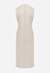 Renee - Jasnobeżowa Sukienka z Wiskozą i Lnem w Eleganckim Stylu z Paskiem z Ozdobą Coritia. Kolor: beżowy. Materiał: wiskoza, len. Długość rękawa: bez rękawów. Wzór: aplikacja. Sezon: lato. Typ sukienki: dopasowane. Styl: elegancki #2