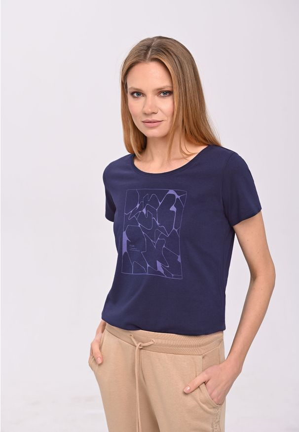 Volcano - T-shirt z printem T-CANA. Kolor: niebieski. Materiał: materiał, bawełna, elastan. Długość rękawa: krótki rękaw. Długość: krótkie. Wzór: nadruk. Styl: klasyczny