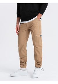 Ombre Clothing - Spodnie męskie z kieszeniami cargo i ściągaczem na dole nogawki - ciepło-brązowe V2. Kolor: brązowy. Materiał: elastan, bawełna #1