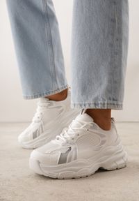 Born2be - Białe Sneakersy VICES na Grubej Tłoczonej Podeszwie z Perforacją Elanatia. Okazja: na co dzień. Kolor: biały. Materiał: jeans. Sport: fitness #4