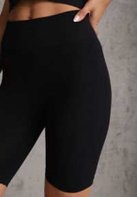 Renee - Czarne Elastyczne Szorty Biker High Waist Diovien. Okazja: na co dzień. Stan: podwyższony. Kolor: czarny. Materiał: prążkowany. Długość: krótkie. Styl: casual #2
