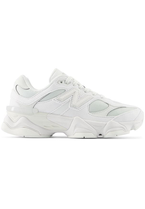Buty dziecięce New Balance GC9060LL – białe. Okazja: na co dzień, na uczelnię. Kolor: biały. Materiał: guma, materiał, syntetyk. Szerokość cholewki: normalna. Sport: turystyka piesza