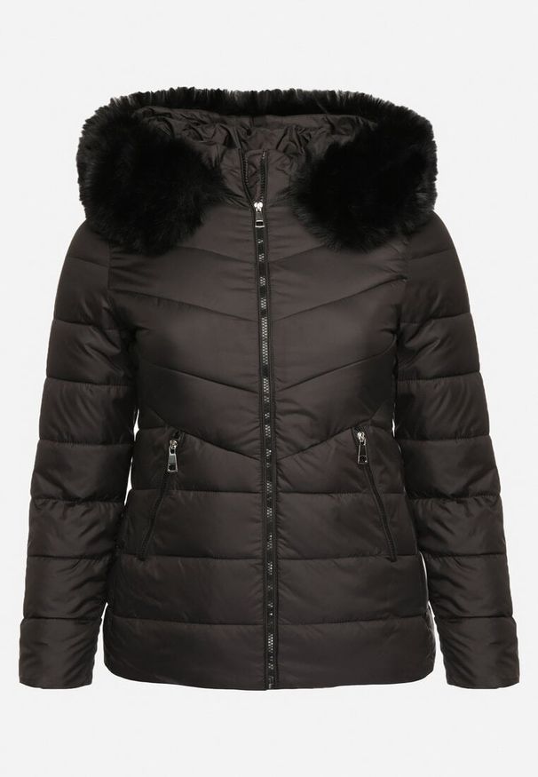 Born2be - Czarna Pikowana Kurtka z Odpinanym Kapturem z Futerkiem Savessia. Okazja: na spacer. Kolekcja: plus size. Kolor: czarny. Materiał: futro. Wzór: aplikacja. Styl: elegancki