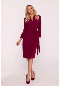 Stylove - Elegancka sukienka ołówkowa kopertowa z wiązaniem bordowa. Kolor: czerwony, beżowy, brązowy. Typ sukienki: ołówkowe, kopertowe. Styl: elegancki #1