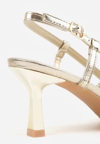 Born2be - Złote Ażurowe Sandały z Plecionki na Niskiej Szpilce Nilgias. Okazja: na co dzień. Zapięcie: pasek. Kolor: złoty. Materiał: len. Wzór: ażurowy. Styl: casual, elegancki, boho, klasyczny #8