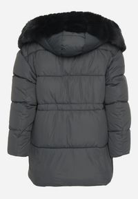 Born2be - Ciemnozielona Kurtka z Pikowanymi Przeszyciami i Kapturem z Futerkiem Galiadia. Okazja: na spacer, na co dzień. Kolor: zielony. Materiał: futro. Styl: casual, klasyczny, sportowy #3