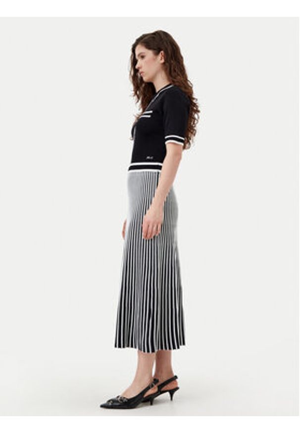 Karl Lagerfeld - KARL LAGERFELD Sukienka dzianinowa A1W13026 Czarny Regular Fit. Typ kołnierza: dekolt w karo. Kolor: czarny. Materiał: wiskoza