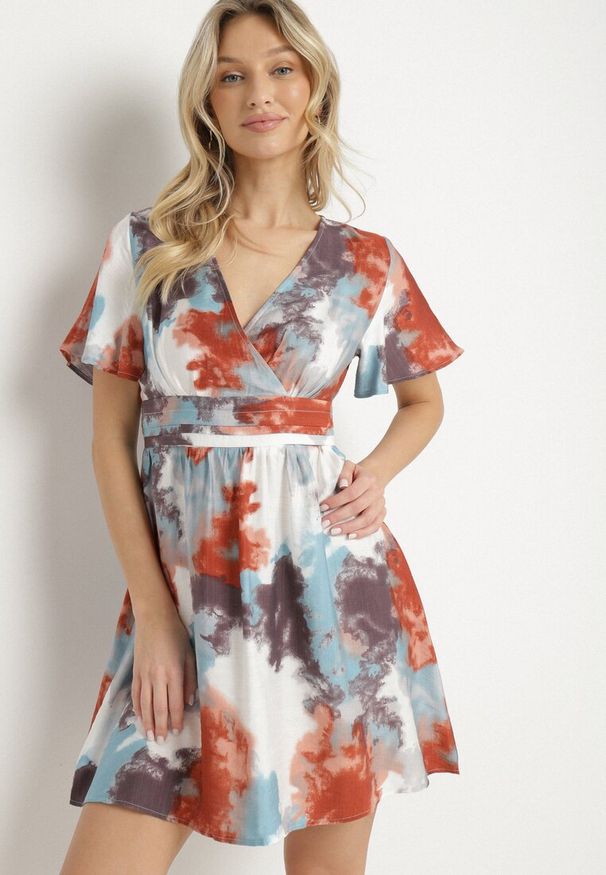 Born2be - Pomarańczowa Sukienka z Wiskozą i Kopertowym Dekoltem Soledia. Okazja: na co dzień. Typ kołnierza: dekolt w kształcie V. Kolor: pomarańczowy. Materiał: wiskoza. Typ sukienki: kopertowe. Styl: casual, elegancki