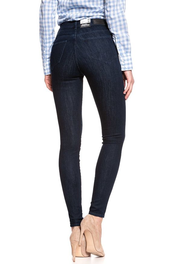 Wrangler - WRANGLER HIGH SKINNY BRUISED BLUE W27HHV32M 112128085. Okazja: na imprezę, do pracy, na co dzień, na uczelnię. Stan: podwyższony. Długość: długie. Wzór: kratka, aplikacja. Sezon: lato. Styl: wizytowy, casual, klasyczny