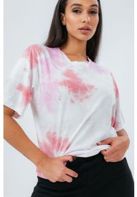 Hype t-shirt damski kolor różowy. Kolor: różowy. Materiał: materiał, dzianina