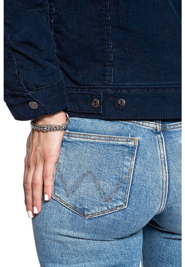 Levi's® - DAMSKA KURTKA ZIMOWA LEVI'S Ex- Boyfriend Trucker 361370028. Materiał: sztruks. Sezon: zima