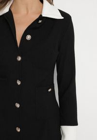 Born2be - Czarna Sukienka z Usztywnioną Linią Ramion z Guzikami Sewiana. Kolor: czarny. Materiał: skóra #2