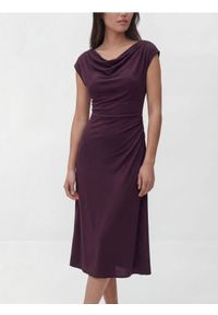 Reserved - Sukienka midi - ciemnofioletowy. Kolor: fioletowy. Materiał: dzianina. Wzór: gładki. Styl: klasyczny. Długość: midi