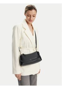 Calvin Klein Jeans Torebka Drop Small Shoulder Bag LV04K3082G Czarny. Kolor: czarny. Materiał: skórzane
