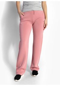 Guess - Spodnie dresowe damskie GUESS BRENDA SCUBA STRAIGHT LEG PANT. Kolor: różowy. Materiał: dresówka. Sport: turystyka piesza