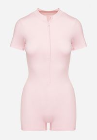 Born2be - Różowy Taliowany Kombinezon z Marszczeniem i Odkrytymi Plecami Deviani. Okazja: na co dzień. Kolor: różowy. Styl: casual