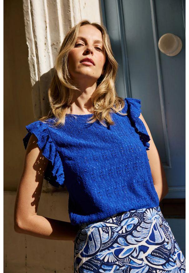 MOODO - Bluzka z falbanką na rękawach niebieska. Kolor: niebieski. Materiał: elastan, poliester