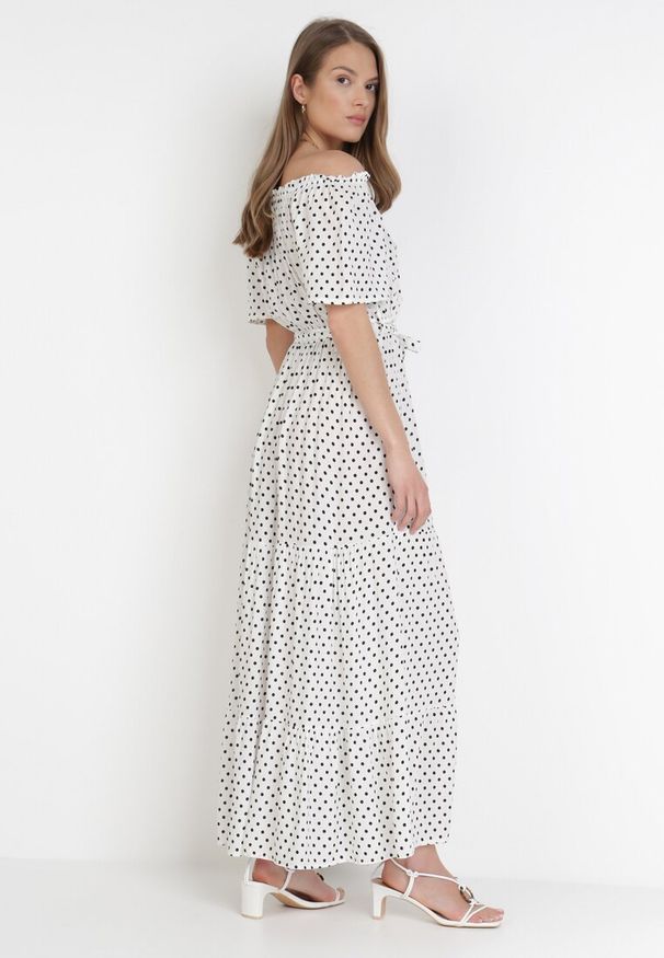 Born2be - Biała Sukienka Paphophi. Kolor: biały. Materiał: wiskoza, tkanina, materiał. Długość rękawa: krótki rękaw. Wzór: kropki. Długość: midi
