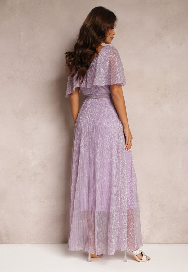 Renee - Ciemnofioletowa Koktajlowa Sukienka Maxi z Ozdobną Falbaną na Górze Cailey. Kolor: fioletowy. Materiał: tkanina, materiał. Długość rękawa: krótki rękaw. Wzór: gładki. Sezon: wiosna, lato. Styl: wizytowy. Długość: maxi