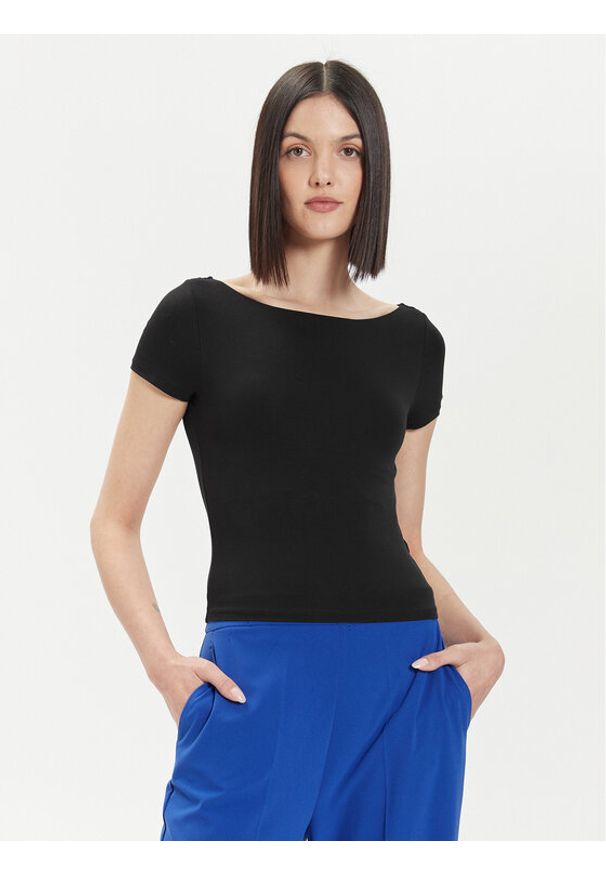 Gina Tricot T-Shirt 21319 Czarny Slim Fit. Kolor: czarny. Materiał: wiskoza