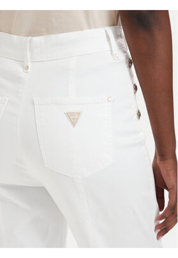 Guess Jeansy W6GA0P W2440 Biały Regular Fit. Kolor: biały
