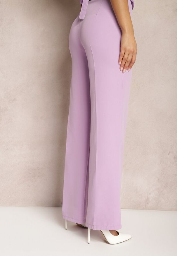 Renee - Jasnofioletowe Spodnie Szerokie High Waist Dule. Okazja: na spotkanie biznesowe, na co dzień. Stan: podwyższony. Kolor: fioletowy. Styl: biznesowy, elegancki, casual