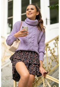 Merribel - Efektowny Golf z Warkoczem - Liliowy. Typ kołnierza: golf. Kolor: liliowy. Materiał: poliester, akryl #1