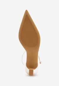 Born2be - Białe Czółenka Vices ze Szpiczastym Noskiem na Obcasie Typu Klepsydra Nusorilis. Okazja: na co dzień. Nosek buta: szpiczasty. Zapięcie: pasek. Kolor: biały. Materiał: jeans. Obcas: na obcasie. Styl: casual, elegancki. Wysokość obcasa: średni #9