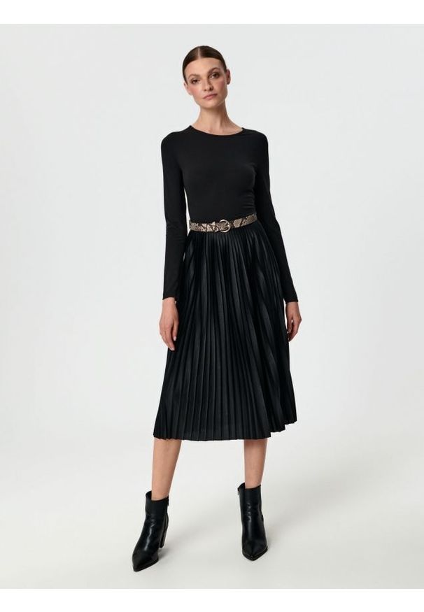 Sinsay - Sukienka midi - czarny. Kolor: czarny. Długość rękawa: długi rękaw. Styl: elegancki. Długość: midi